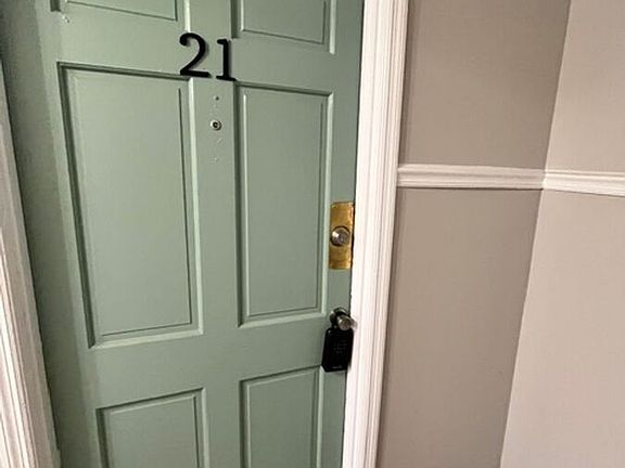 2nd image of 208 Lakeshore Dr APT 21