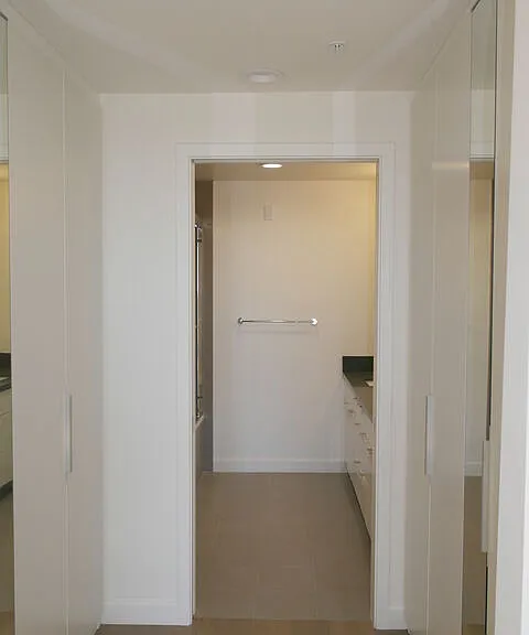 105 S Mariposa Ave #302 — Photo 9