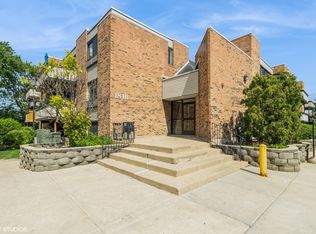1810 Hemlock Pl APT 104, Schaumburg, IL 60173