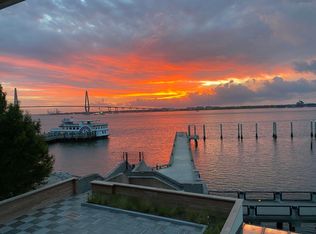 330 Concord St APT TH21, Charleston, SC 29401