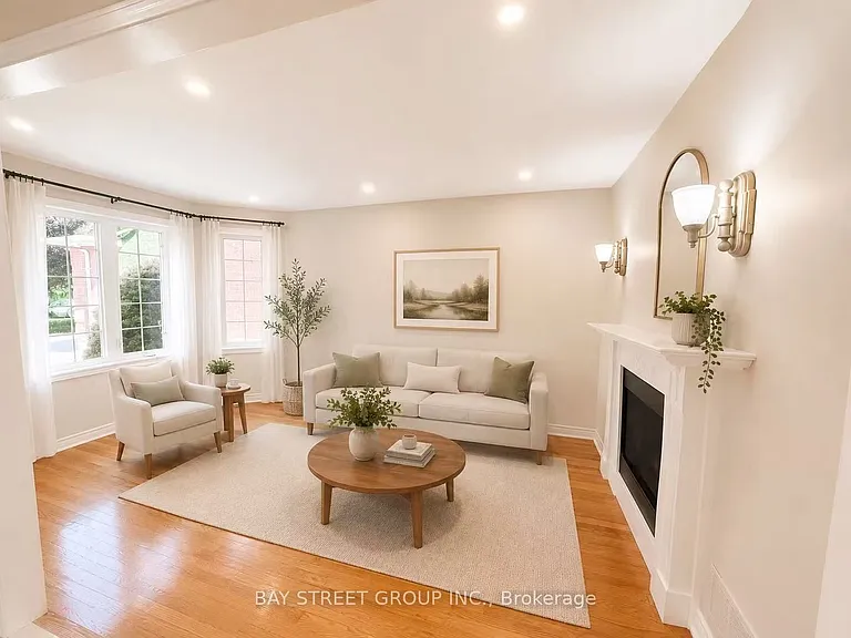 1054 Chateau Ct — Photo 15
