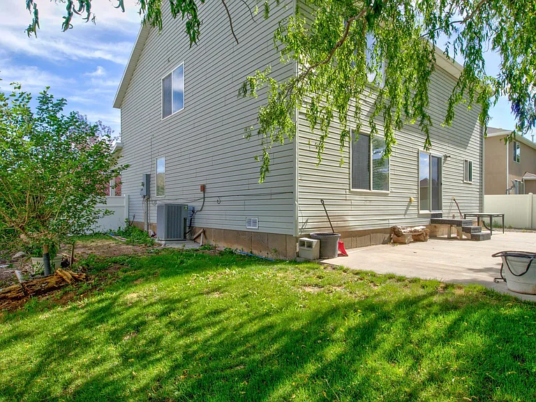 1153 W 400 S — Photo 8