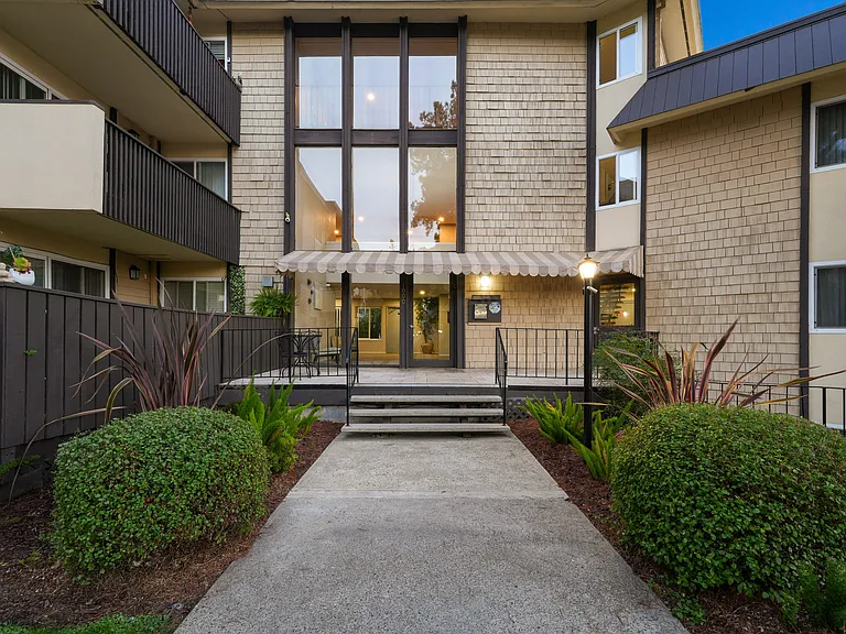 Ralston at Belmont — Photo 13