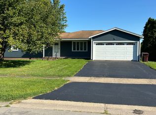 28 Buttonwood Dr, Hilton, NY 14468