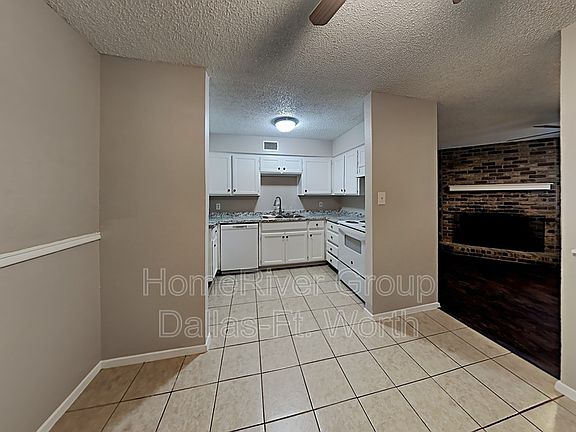 5th image of 415 S Las Vegas Trl