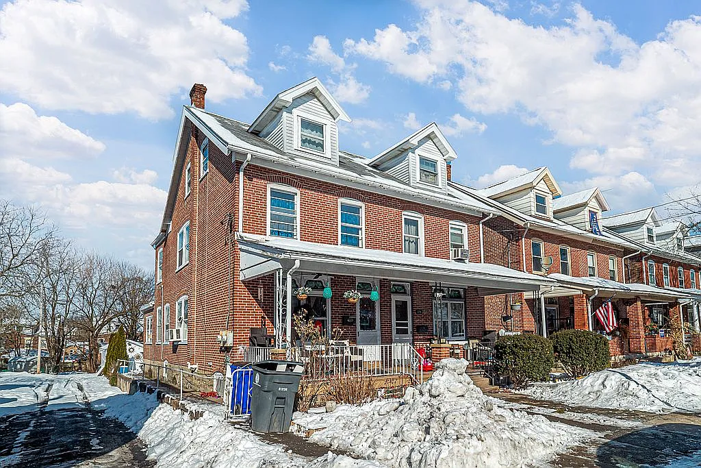 369 Spruce St photo 1