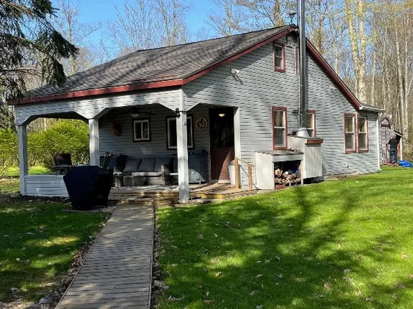 8766 Quaker Ln, Espyville, PA 16424