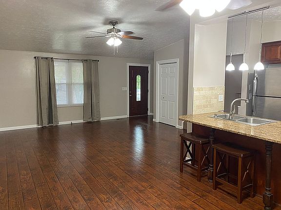 3rd image of 642 Deerfield Dr