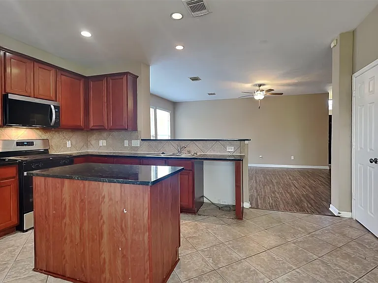 7418 Jacobs Well Dr — Photo 3