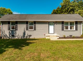 1711 Woodside Dr, Springfield, TN 37172