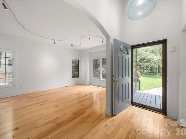 135 Buffalo Trl, Asheville, NC 28805