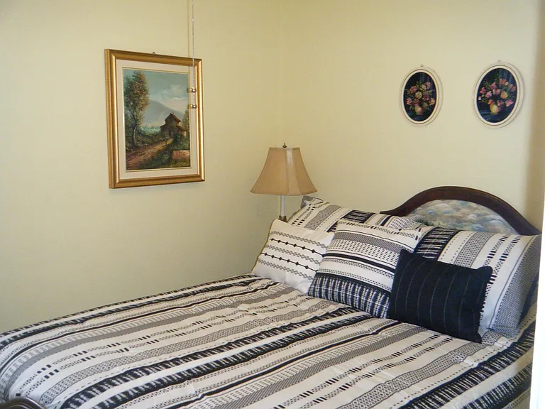 215 W Carr Ave — Photo 18