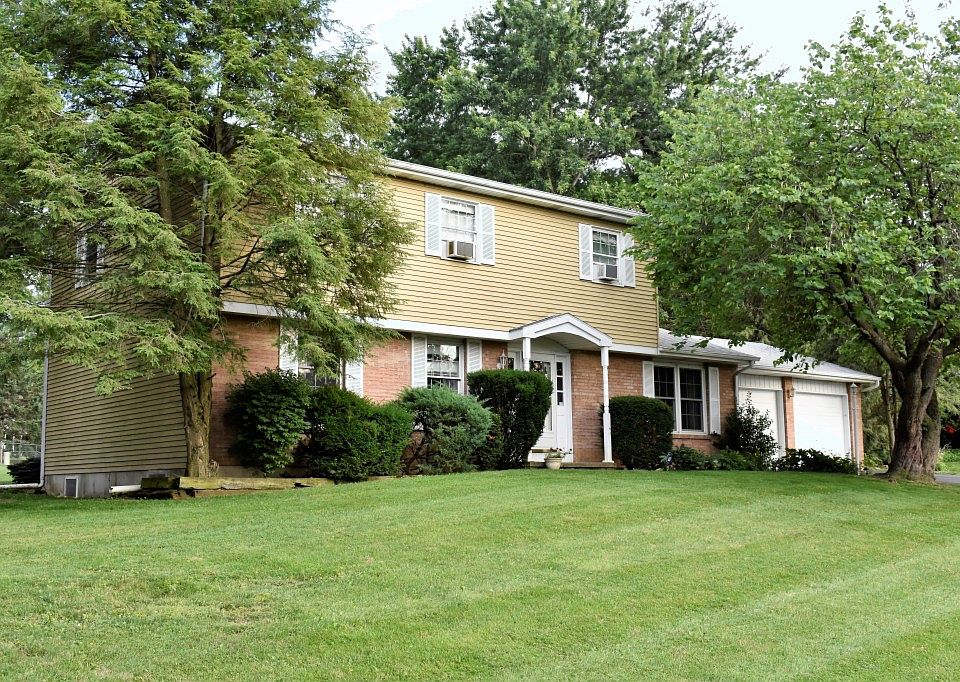 1st image of 434 Dogwood Ln