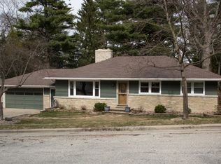 986 Saint Lawrence Dr, Green Bay, WI 54311