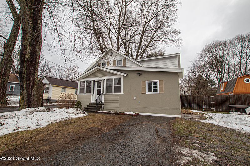 3rd image of 119 S Pine Street