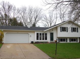 2811 Coventry Ln, Waukesha, WI 53188