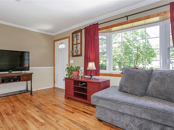 3rd image of 71 Norwood Dr