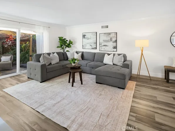 1111 E 1st St, Tustin, CA 92780