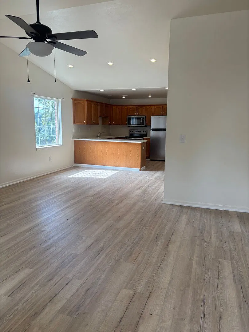 2038-MF2-E5 — Photo 2
