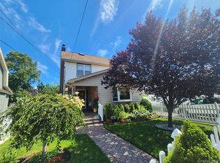 85 Oakland Ave, Lynbrook, NY 11563