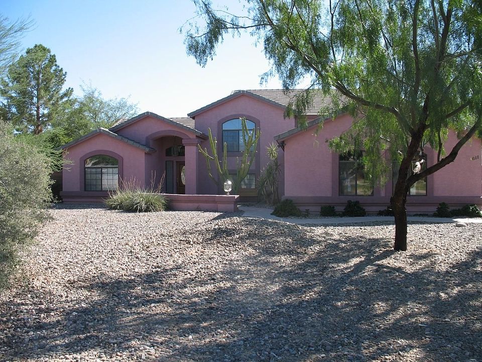 Large Desert Front Yard