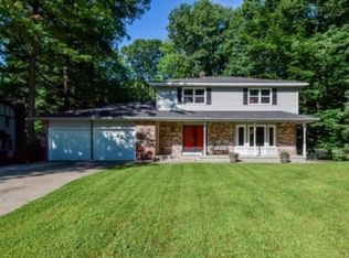 1921 Chateau Dr SW, Wyoming, MI