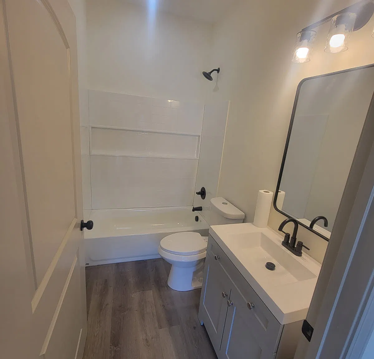 2 bed, 650 sqft, $1,200 — Photo 2