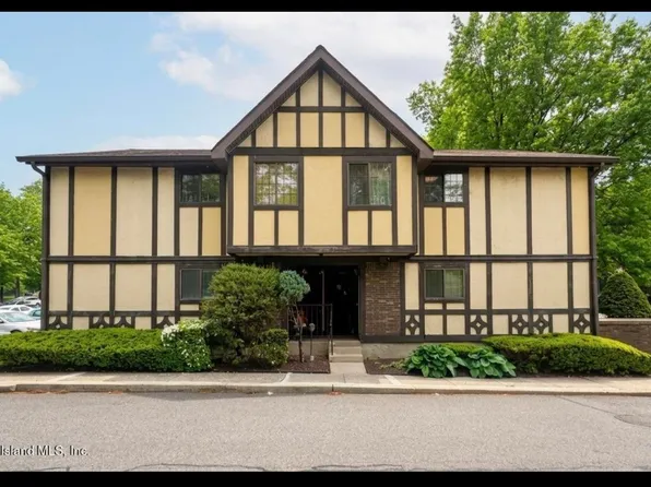 12 Elmwood Park Dr #2, Staten Island, NY 10314