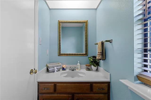 1382 Bristol Ct — Photo 14