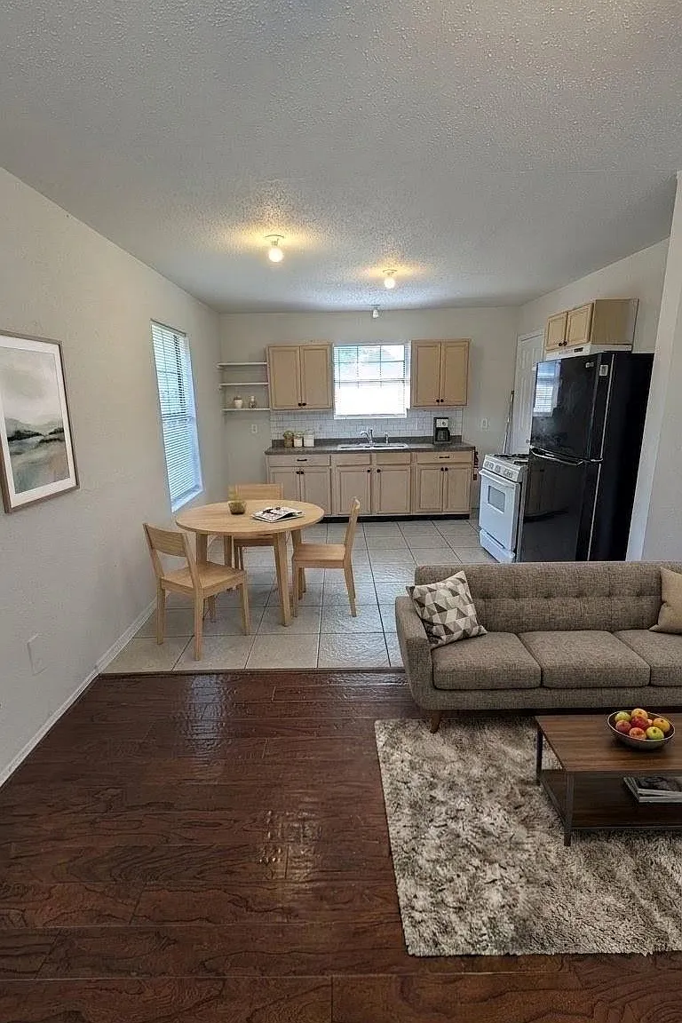 2 bed, 1.0 bath, $1,440 — Photo 4