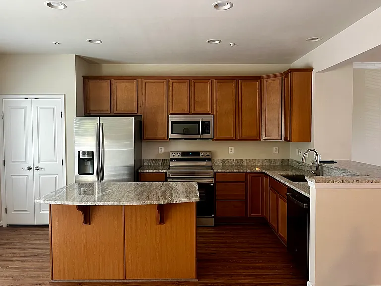 7676 Timbercross Ln — Photo 3
