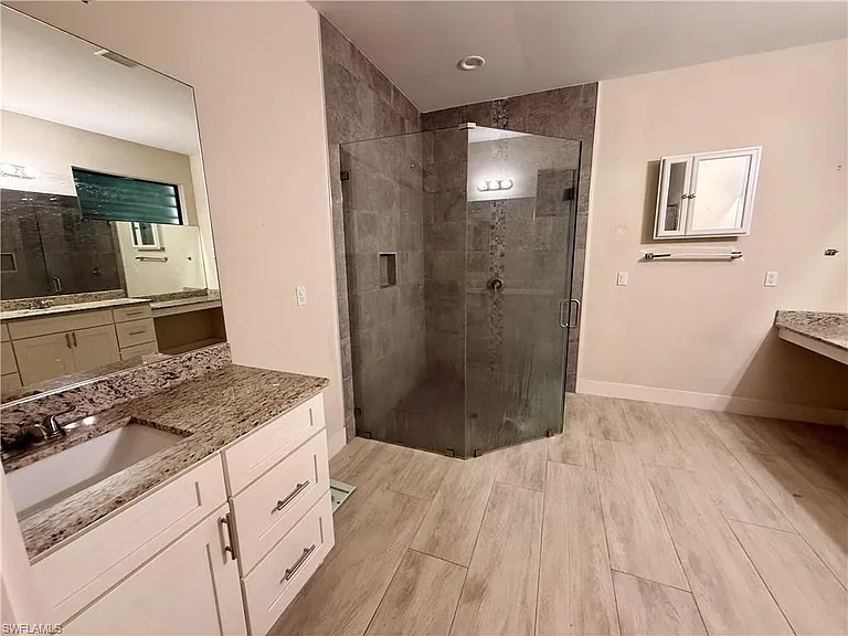 5560 Belrose St — Photo 17