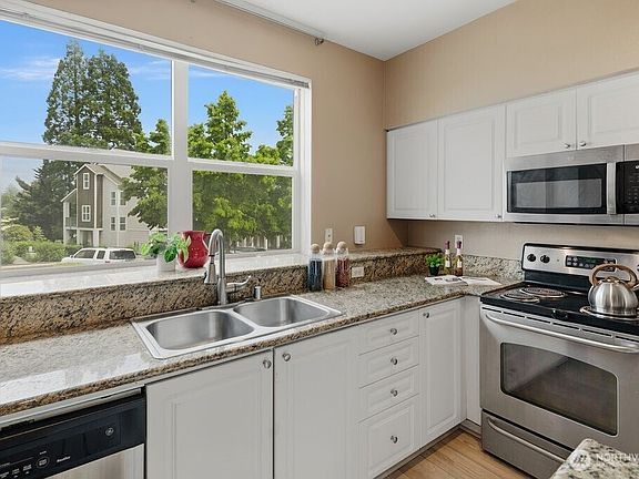 5th image of 3116 164th Street SW #504