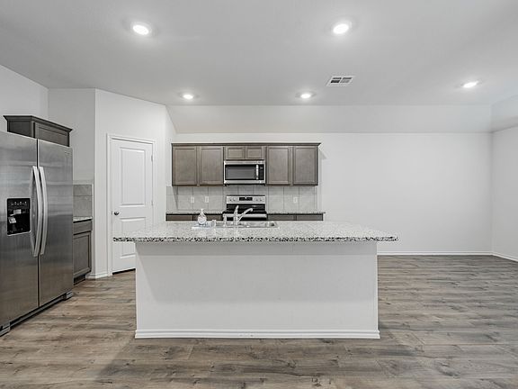 5th image of 3307 Hawkins Dr
