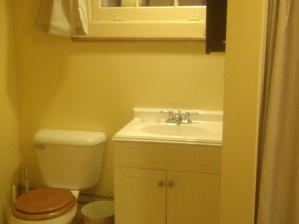 Firelight Studio Bathroom