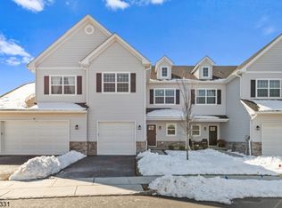 12 Daisy Dr, Somerset, NJ 08873