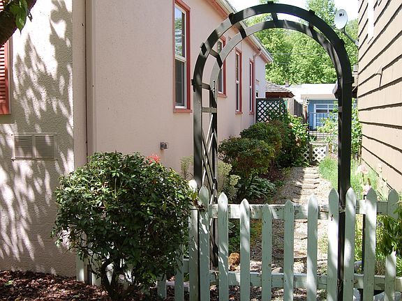 side yard gate