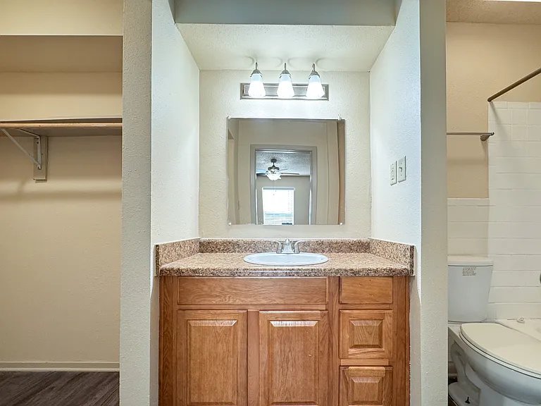 Ardendale Oaks Apartments — Photo 37