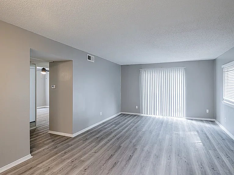 De Soto Park Apartments — Photo 4