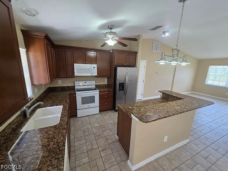 348 Rancho Ave — Photo 6