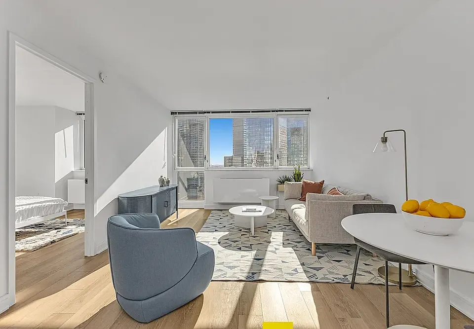 4310 Crescent St #321