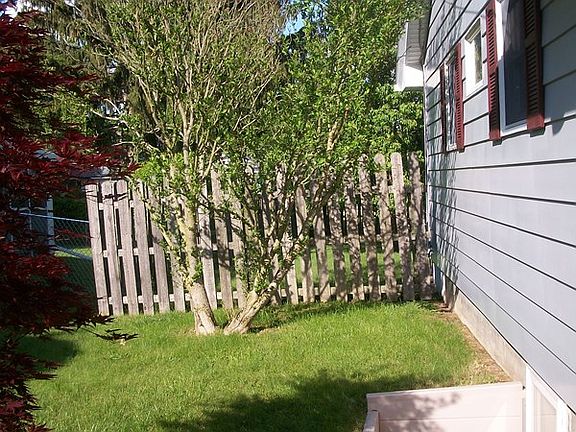 3rd image of 412 Bush Ave