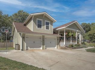 204 Center St, Lathrop, MO 64465