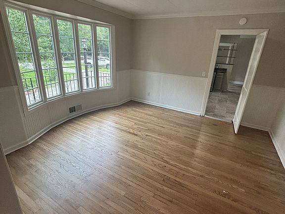 3rd image of 8 Pine Dr