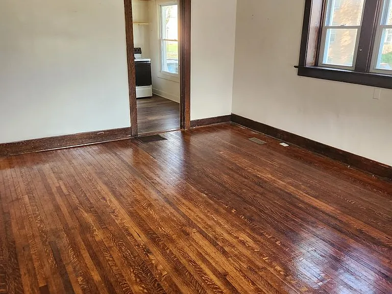 2610 Broadway — Photo 4