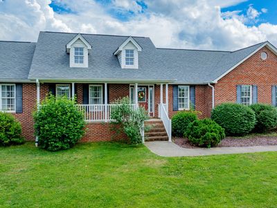 1015 Cedar Hills Dr, Church Hill, TN, 37642