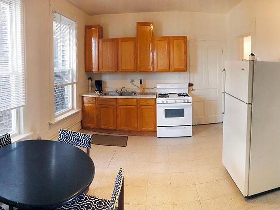 3rd image of 1623 N Winchester Ave #3