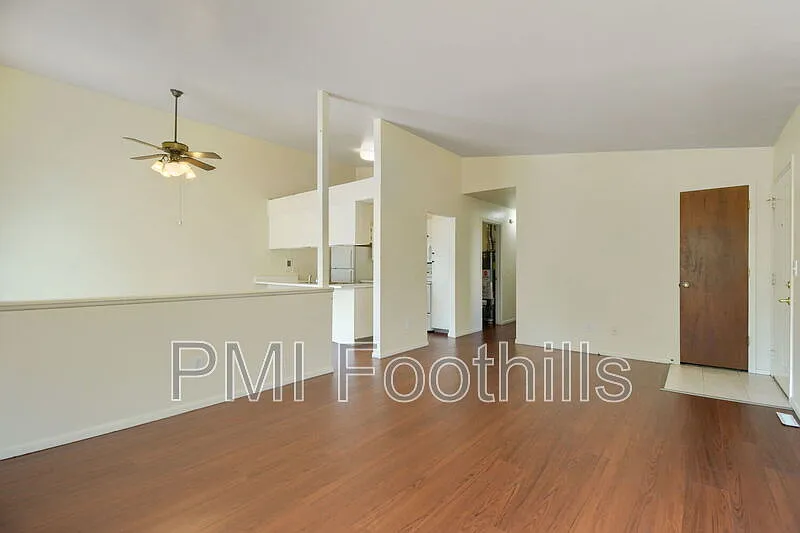 3 bed, 2.0 bath, 1139 sqft, $2,332 — Photo 3