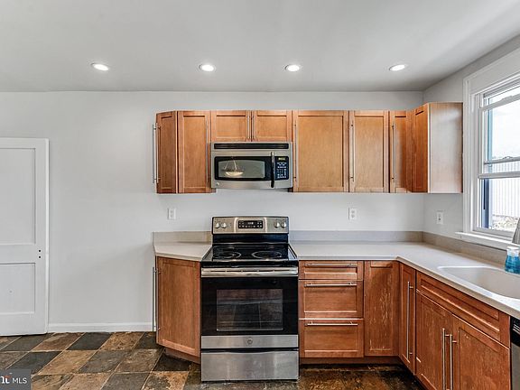 3rd image of 219 Le Carra Dr