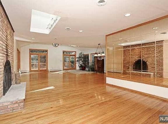 5th image of 34 Clairmont Dr